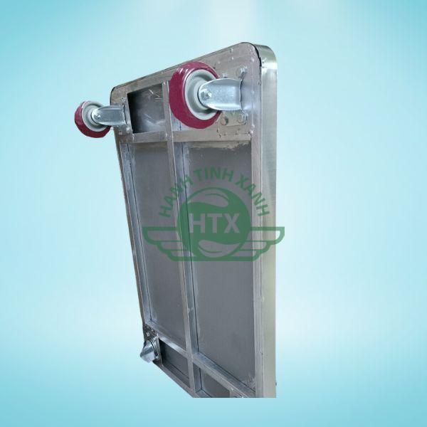 Chất liệu inox dày dặn, chắc chắn mang đến độ bền cho sản phẩm trong sử dụng lâu dài