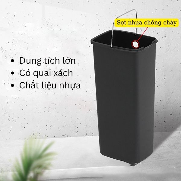 Thùng nhựa bên chắc chắn, bền bỉ, có thêm quai sách tiện lợi