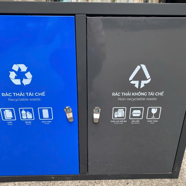 2 ngăn tách biệt giúp phân loại rác thải hiệu quả