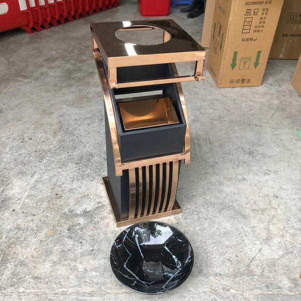 Chất liệu inox màu vàng hồng sang trọng, đẹp mắt chống gỉ sét tốt