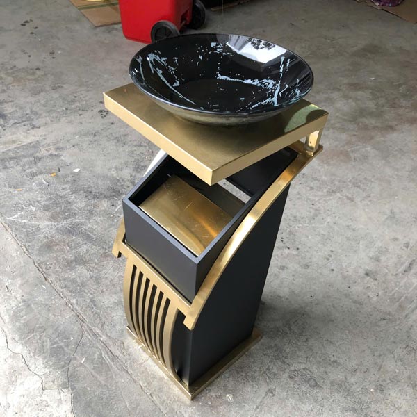Một số hình ảnh thực tế thùng rác sảnh vàng có gạt tàn thủy tinh