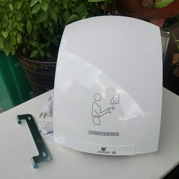 Máy sấy tay treo tường tự động 1800W loại tốt