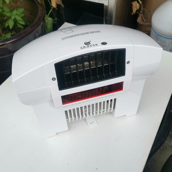 Một số hình ảnh thực tế máy sấy tay treo tường tự động của Hành Tinh Xanh