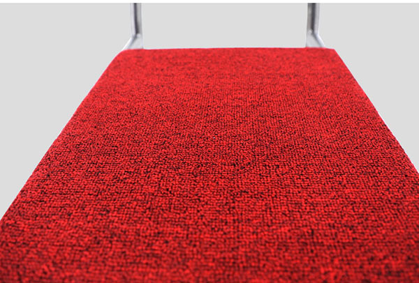 Mặt ghế có lớp thảm nỉ giúp bảo vệ tránh trầy xước trong quá trình vận chuyển