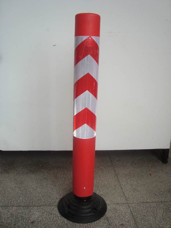 Hình ảnh thực tế cọc tiêu giao thông bằng nhựa 95 cm