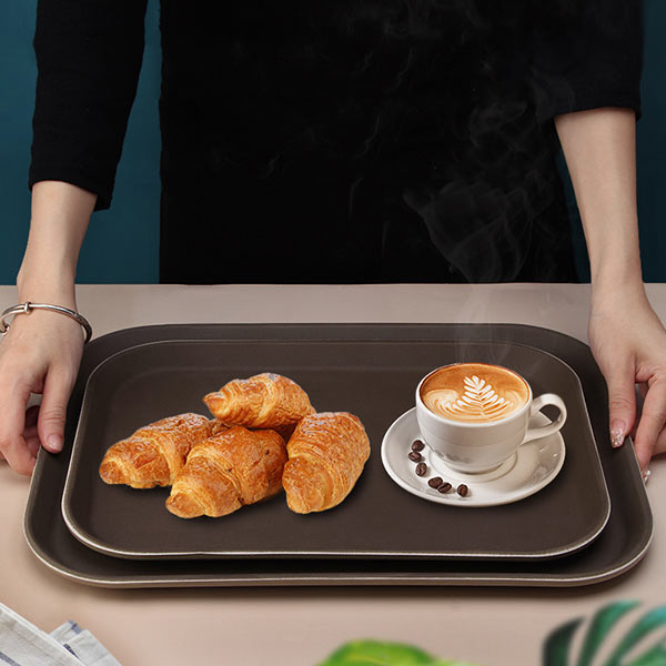 Khay phục vụ góp phần nâng cao năng suất phục vụ, hình ảnh chuyên nghiệp của nhà hàng