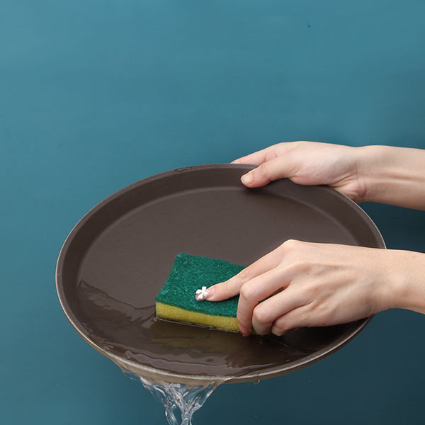 Khay phục vụ tròn được làm từ nhựa PP bền bỉ, dễ dàng vệ sinh