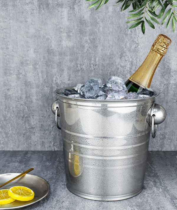 Thiết kế kế nhỏ gọn của xô đựng đá