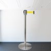 Cột chắn inox đế chữ u dây vàng dài 3m