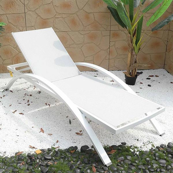 Ghế bể bơi ngoài trời màu trắng