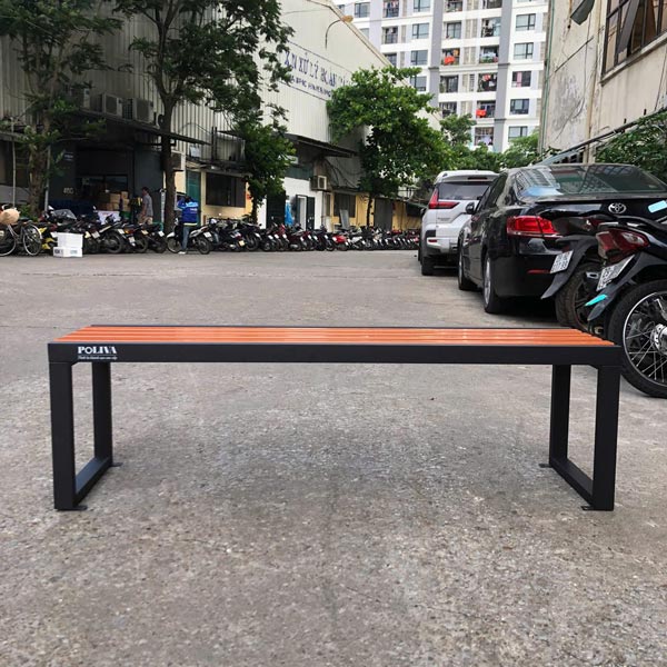 Ghế ngoài trời không tựa lưng có thể cố định với mặt nền bằng ốc vít tạo thêm độ chắc chắn