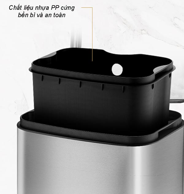 Xô đựng rác bên trong được làm bằng nhựa PP bền bỉ
