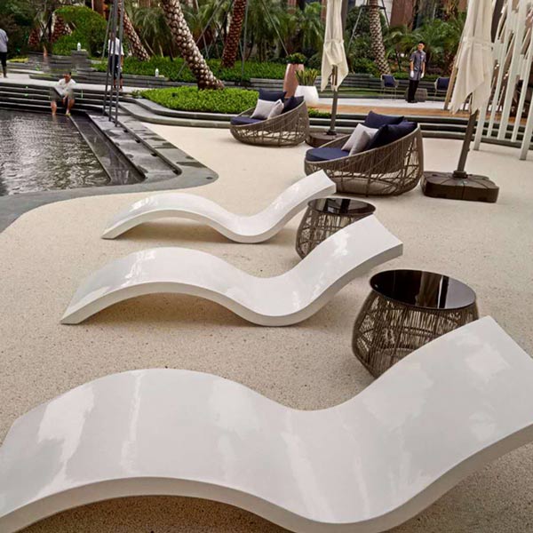 Ghế hồ bơi bằng nhựa composite màu trắng