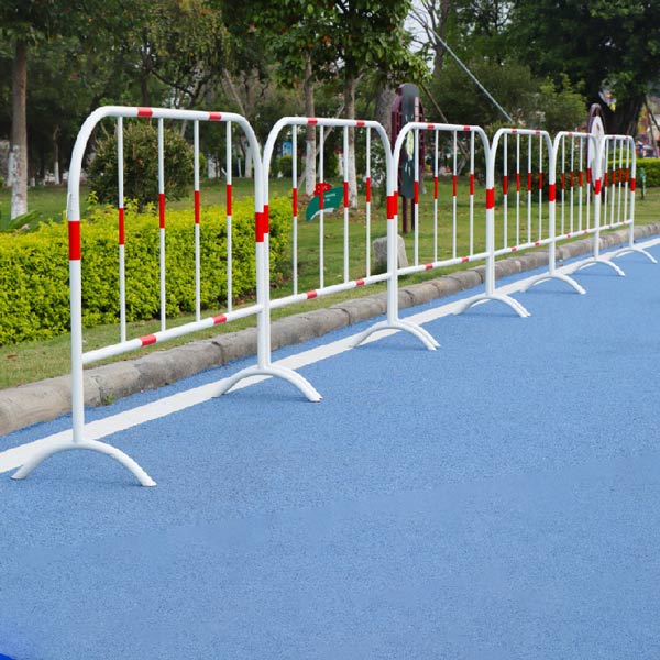 Hình ảnh rào chắn giao thông khi được kết nối thành hàng