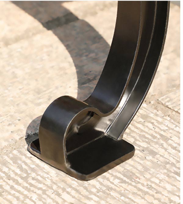 Chân ghế cứng cáp, bám mặt sàn tốt