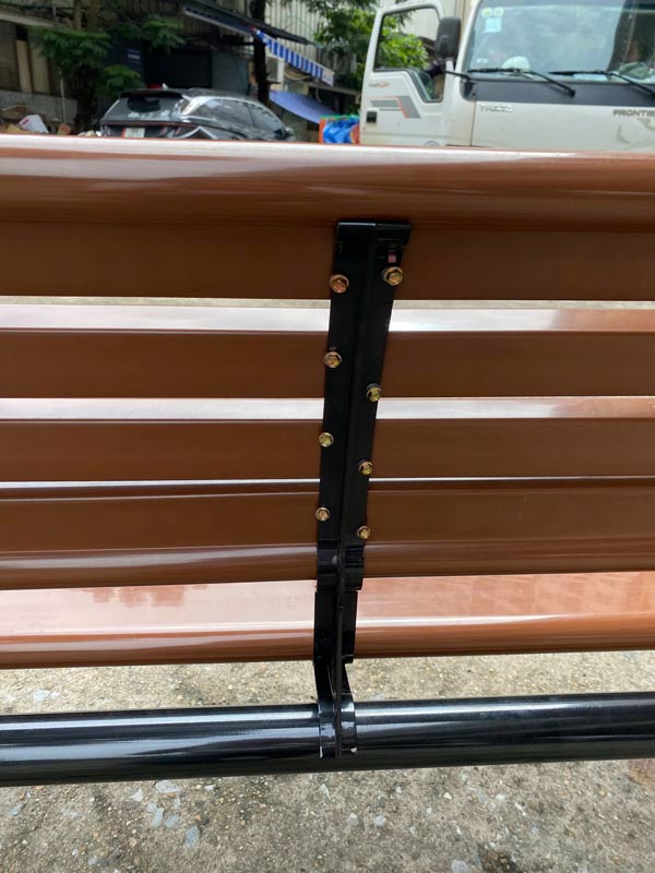 Gia cố khung ghế mà mặt lưng tựa chắc chắn, bền bỉ