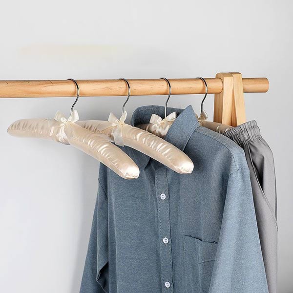 móc treo quần áo bọc lụa cao cấp