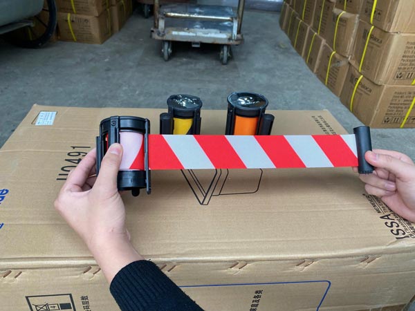 Dây căng màu trắng kẻ đỏ thu ngắm, kéo dài linh hoạt