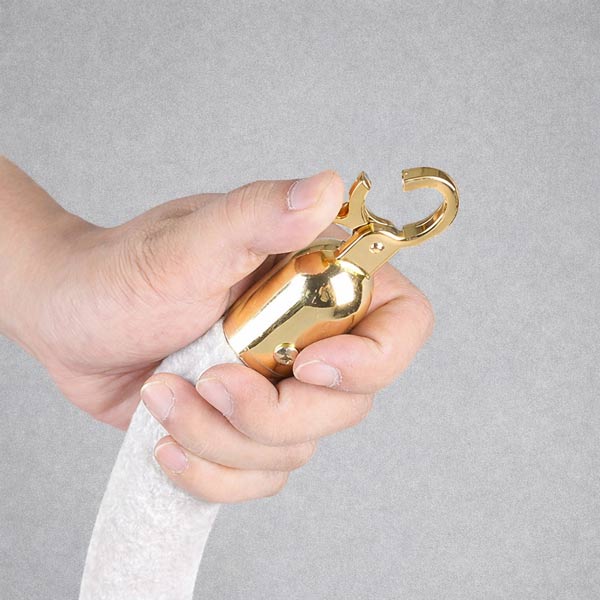 Móc dây dễ dàng sử dụng, tháo lắp đơn giản, dễ dàng