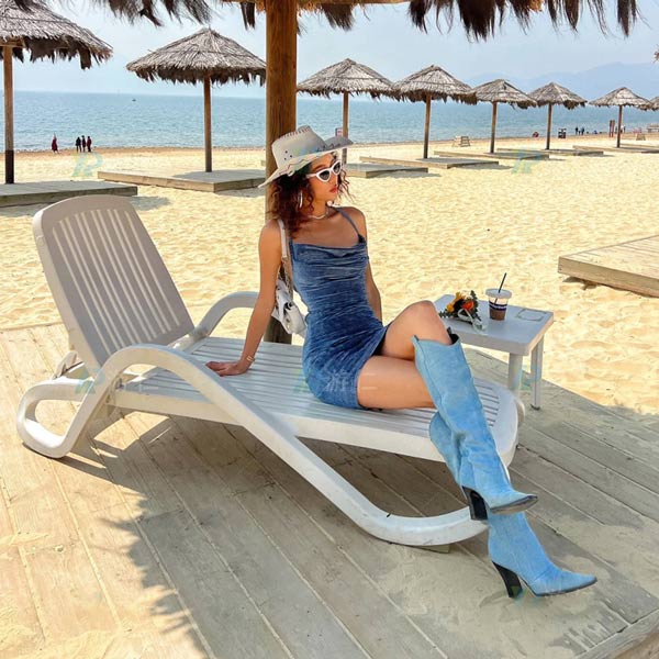 Ghế hồ bơi bằng nhựa cao cấp của Hành Tinh Xanh