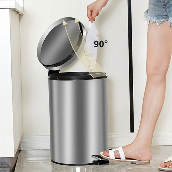 Mở nắp thùng rác nhanh chóng chỉ cần 1 thao tác đạp chân đơn giản