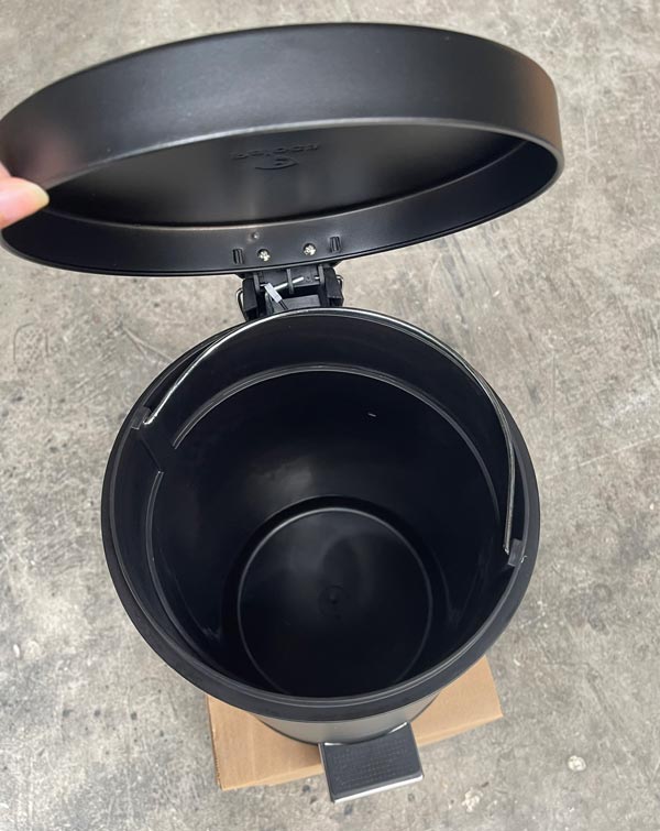 thùng rác sơn đen đạp chân tròn 3l