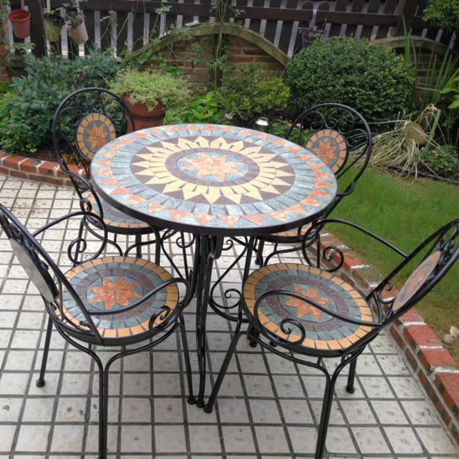 Ghế sân vườn ngoài trời họa tiết mosaic đặc biệt nổi bật ở không gian ngoài trời