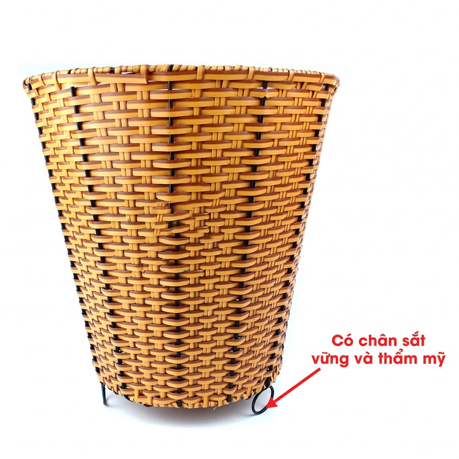 Chân đế sọt rác được thiết kế đẹp mắt mà vẫn đảm bảo độ vững chắc của sản phẩm